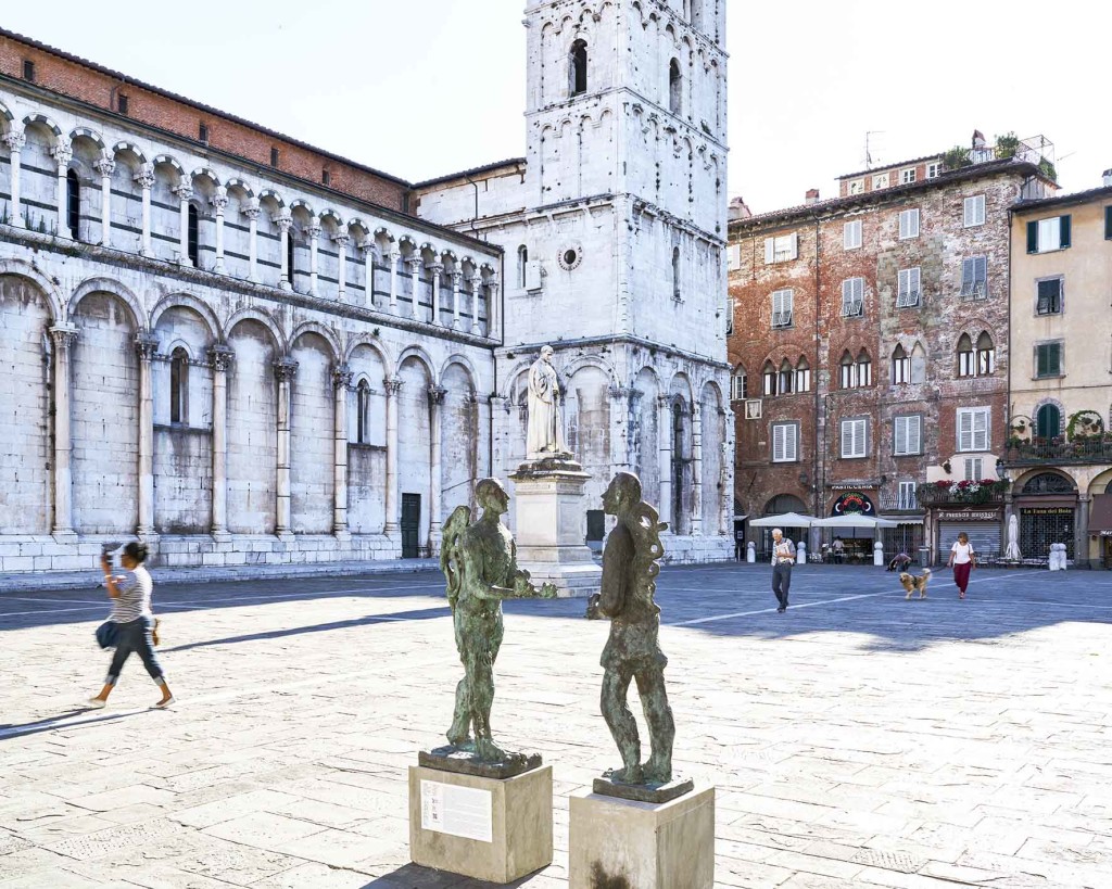 Sandro Chia, Offerta d'amore, Piazza san Michele, ph Romboni bassa